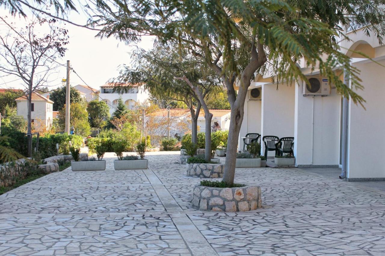 Apartments And Rooms By The Sea Vinjerac, Zadar - 3248 Exterior foto